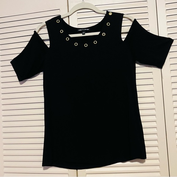 Cable & Gauge Ladies Size Medium Short Sleeve Cold Shoulder Top in Black. - Picture 3 of 8
